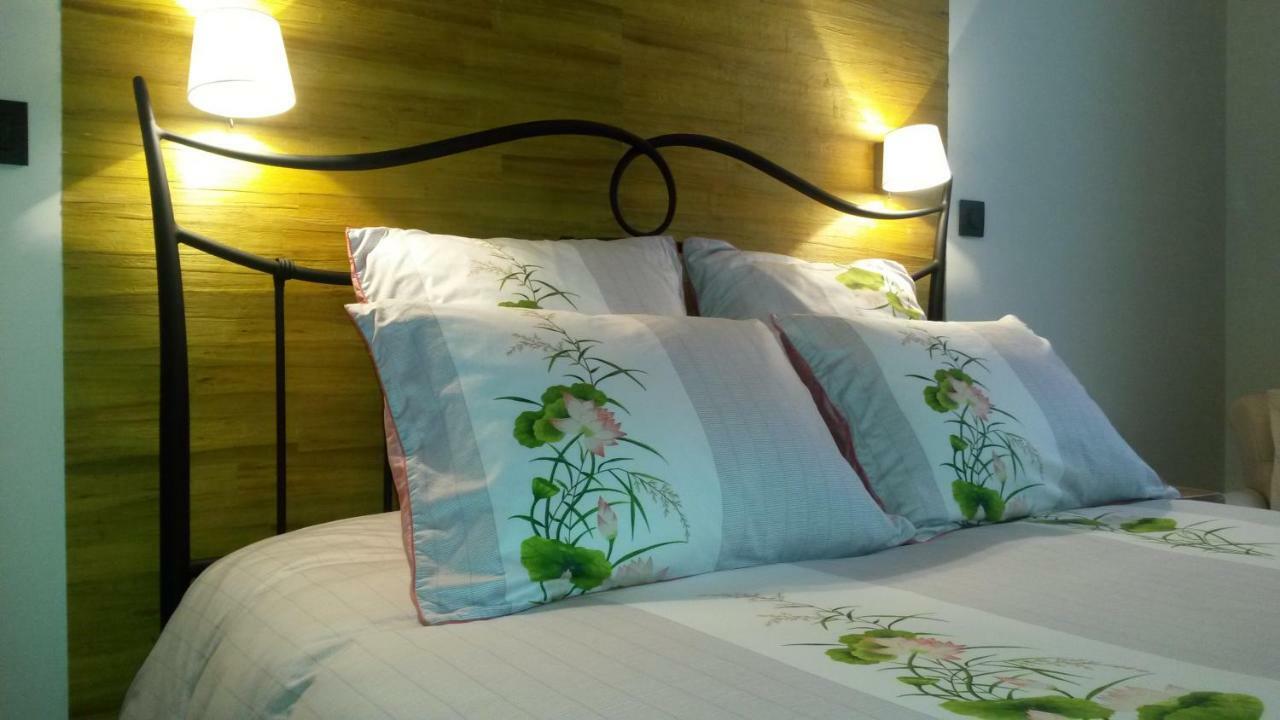 B&B Val Des Roses บรูจส์ ภายนอก รูปภาพ